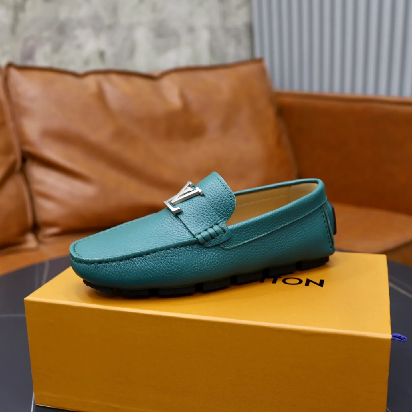 Ex-factory price: 480💰【LV】Louis Vuitton ⚠️High-end men’s driving and pedal series ⚠️38-44 (customized for 45) ⚠️All original cowhide leather! Thick and soft! Made entirely of calfskin lining! Rubber sheet anti-slip beanie sole! Three-dimensional package technology! Fashionable and classic! Handicrafts! Original high quality! Feel free to compare!